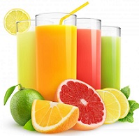 four-glasses-of-fruit-juice-near-fruit